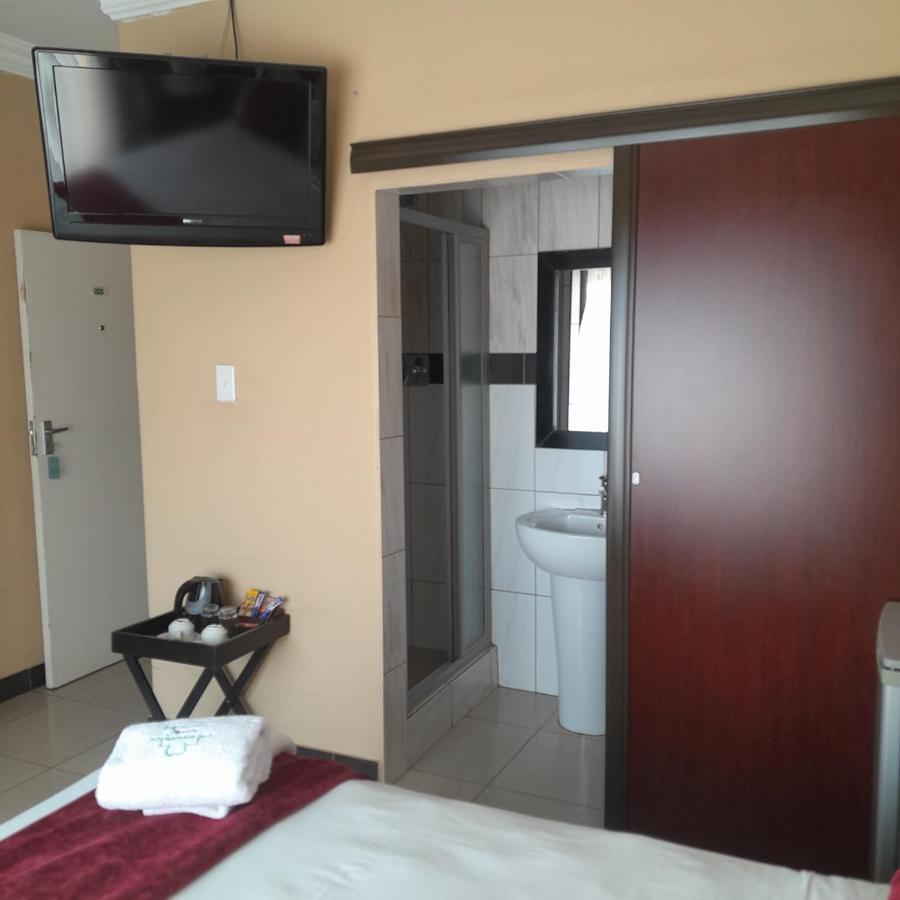 The Shamrock Hotel 波罗克瓦尼 外观 照片